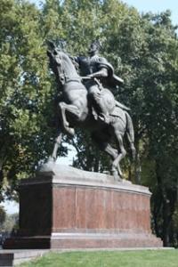 Памятник Амир Темуру в Ташкенте.