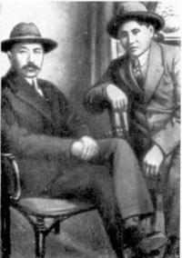 Сакен Сейфуллин и С.Муканов, Фото сделано в 1927 году.