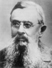 Василий Фёдорович Ошанин (1844 – 1917 г.г.) - выдающийся русский учёный, биолог-энтомолог, географ и путешественник, исследователь Средней Азии. Особой известностью пользуется путешествие Ошанина на Памир летом 1878 года. Именно тогда на Памире возглавляемая им экспедиция открыла хребет Петра Первого, издали наблюдала пик Коммунизма (7495) и открыла величайший ледник Евразии, который Ошанин назвал именем своего друга известного путешественника и исследователя Памира, преподавателя Московского университета, ботаника Алексея Павловича Федченко.