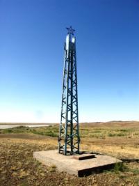 Памятник в степи.