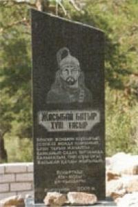 Gravestone monument Zhasybai daring horseman.