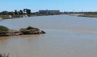 The river Syr-Darya proceeds through town.