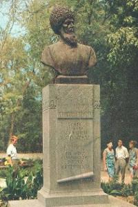 Памятник Махтумкули в Ашгабаде. Фотография середины 70-ых годов прошлого столетия.